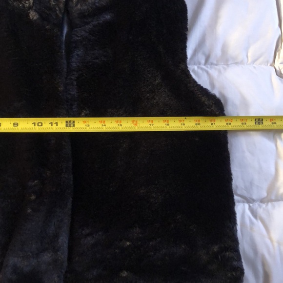 Gorgeous Talbots fur vest. - Picture 2 of 6